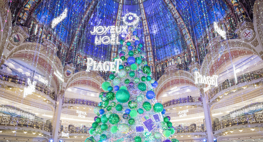 What to do in Paris this week-end? Free hot chocolateby Marcolini,  Photocall with the Father Christmas and free beauty worksshop at the Galeries  Lafayette Champs-Élysées