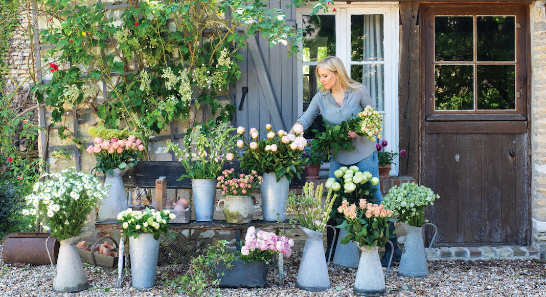 The Secret to the Art of Arranging Flowers like the French - Frenchly