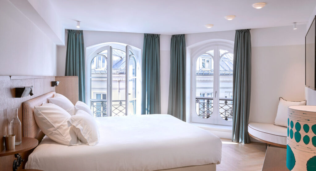 Paris hotel du sentier.