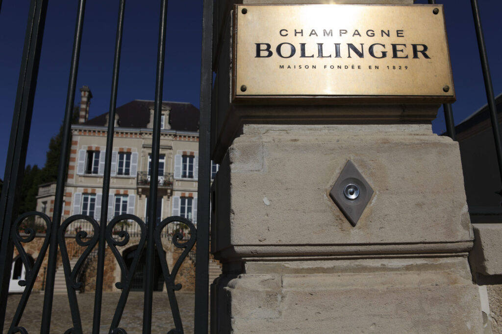 Champagne Bollinger entryway