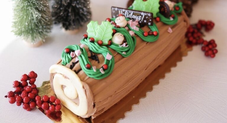 Bûche de Noël with brown and green frosting