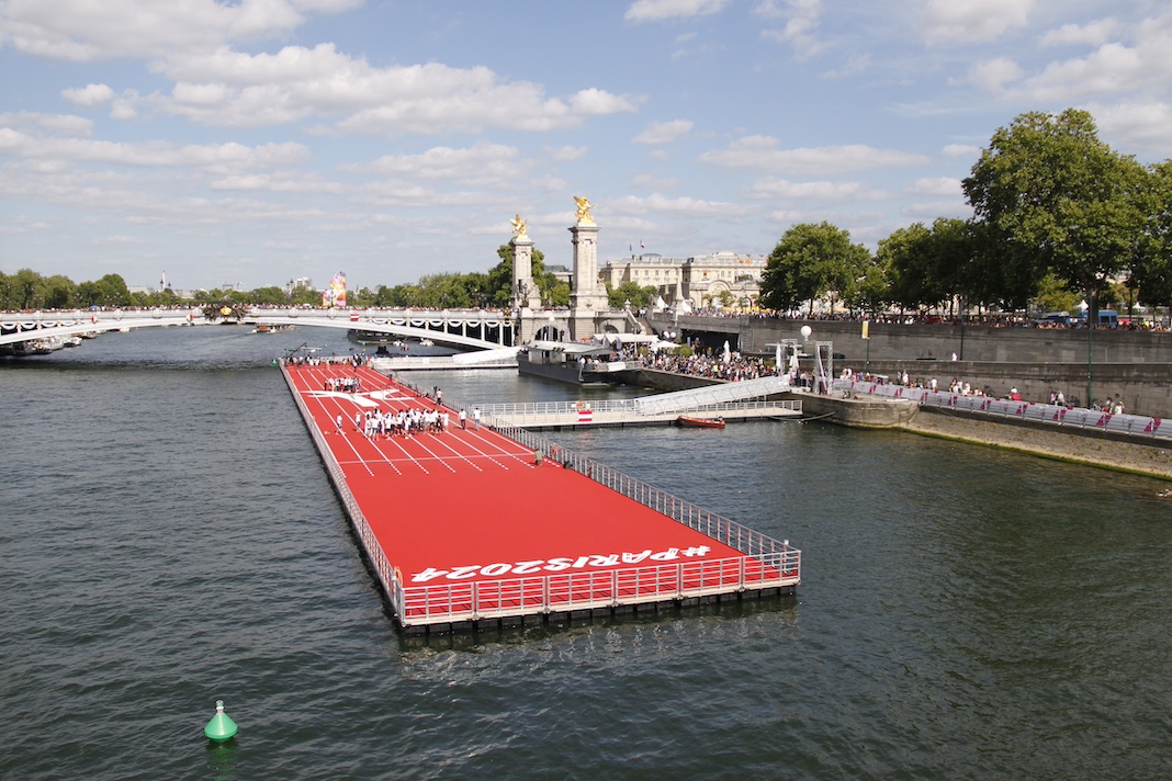 Running platform for the Paris 2024 Olympics on the Seine River