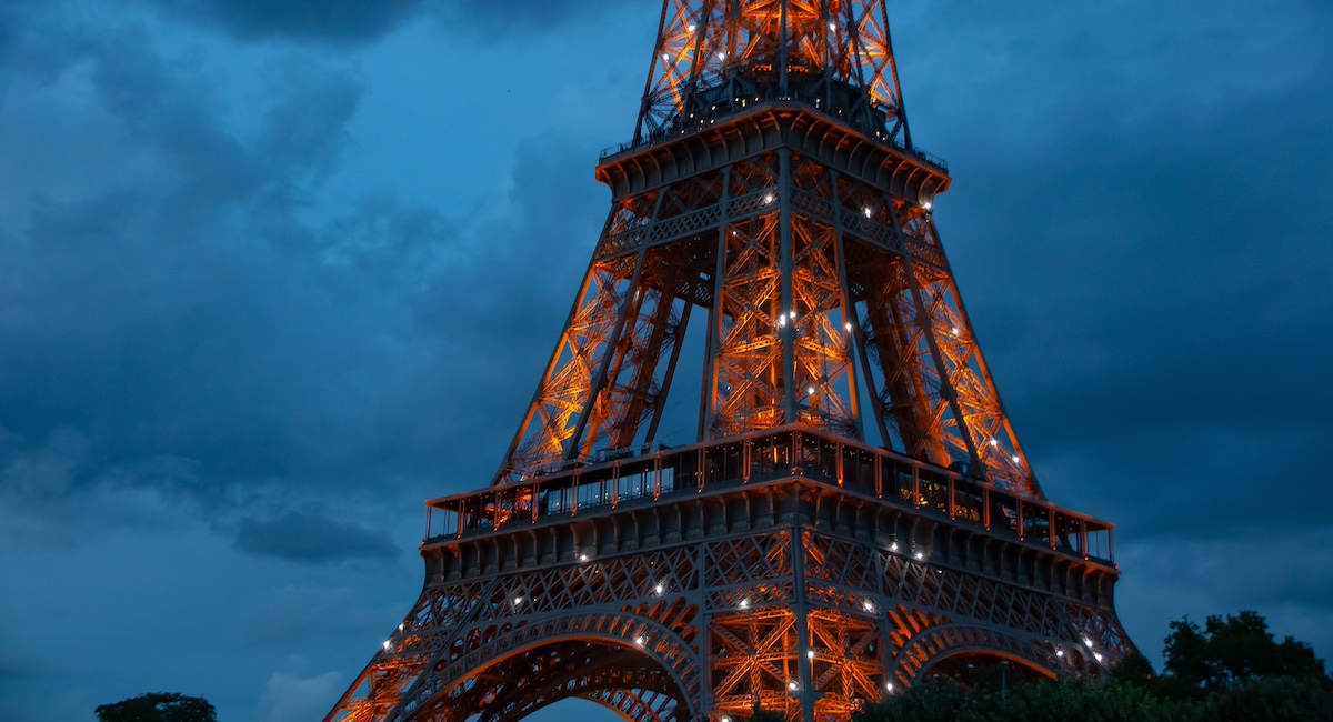 Things to do in Paris at night: watch the Eiffel Tower sparkle.