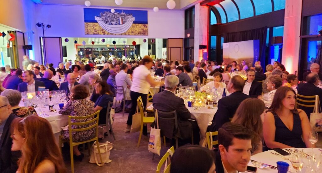 People gathered in restaurant for dinner
