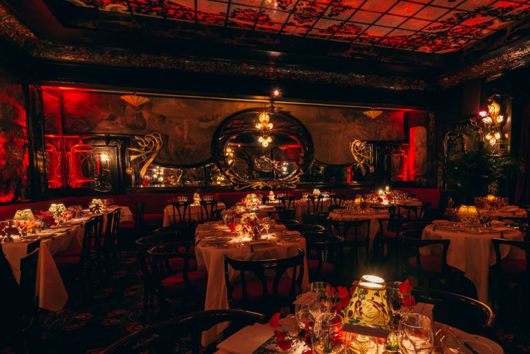 Maxim's nightclub paris