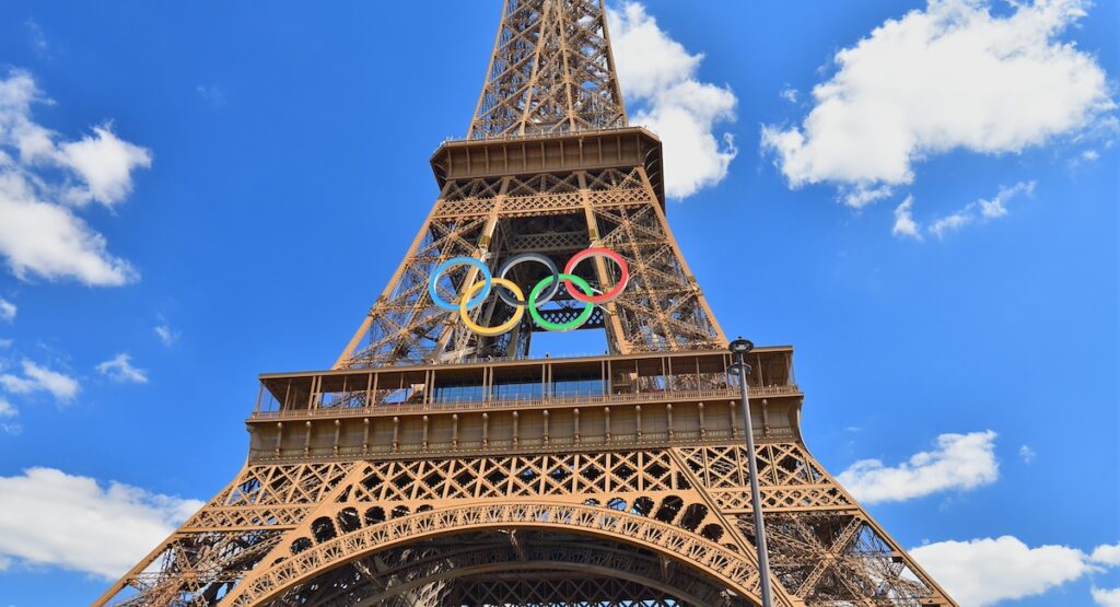 Paris, France. The Eiffel Tower adorned with the Olympic symbol, as seen from the pedestrian zone on the Iéna Bridge. June 9, 2024.