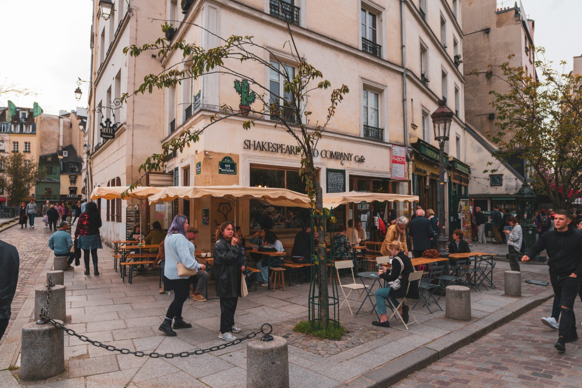 things tourists overpay for in Paris
