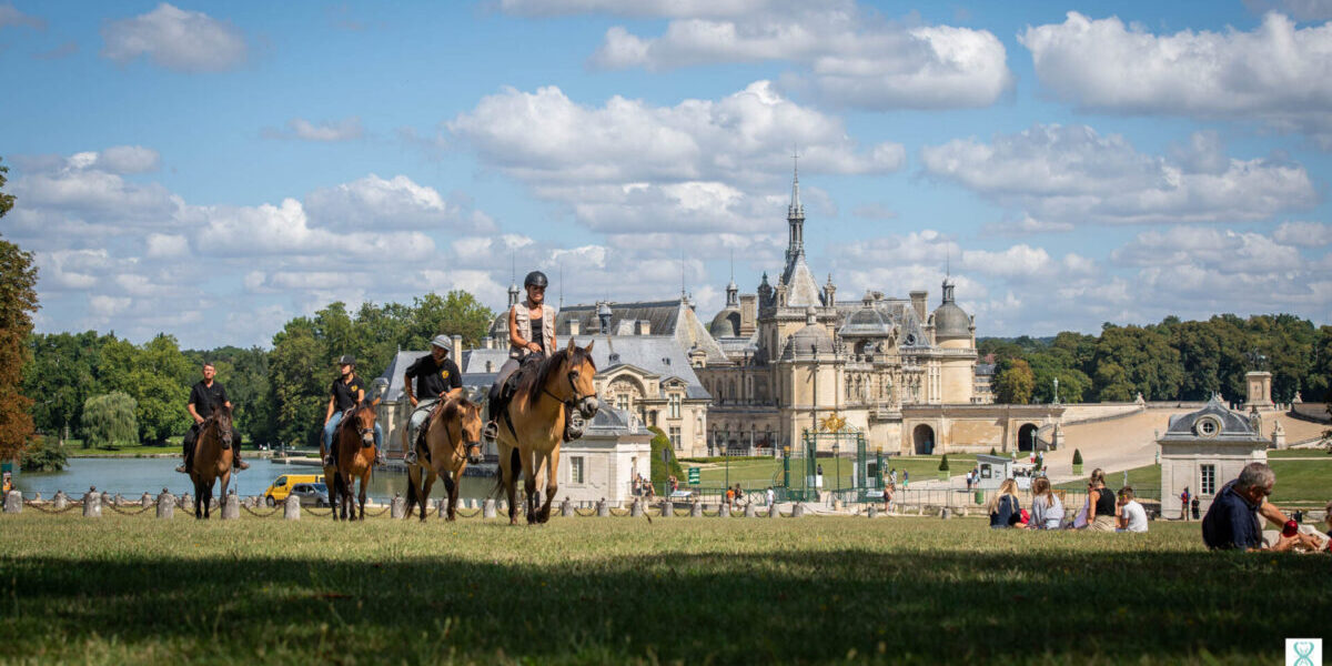 riding horses in chantilly