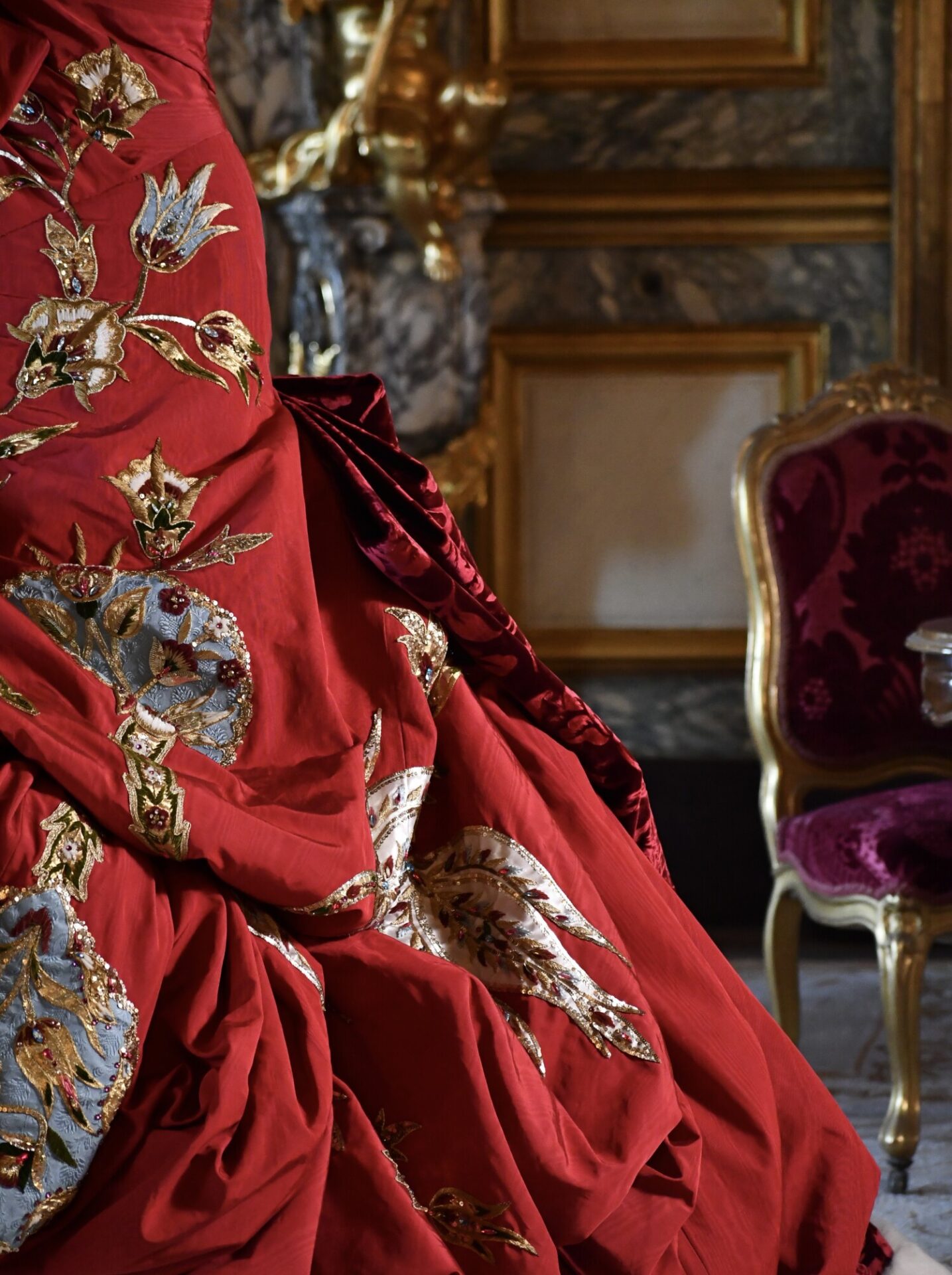 louvre fashion exhibit louvre couture