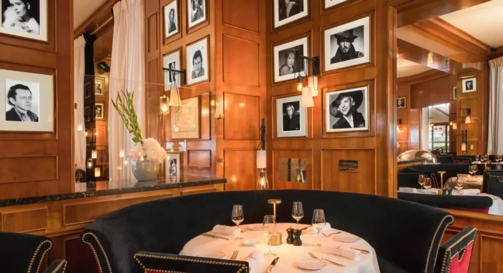 Brasserie Fouquets' Paris.