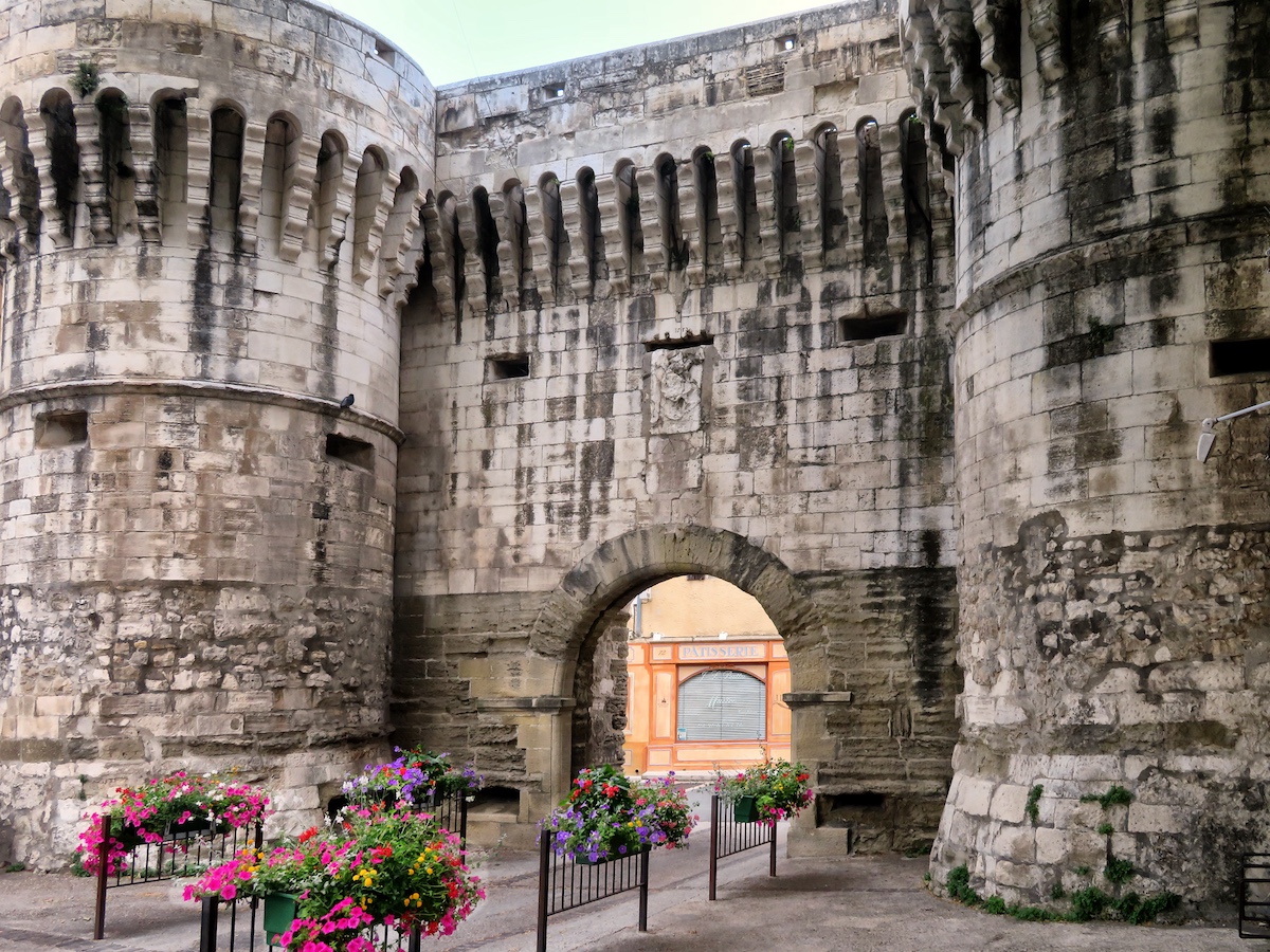 Fortifications and gate leading to the city of Pernes-les-Fontaines