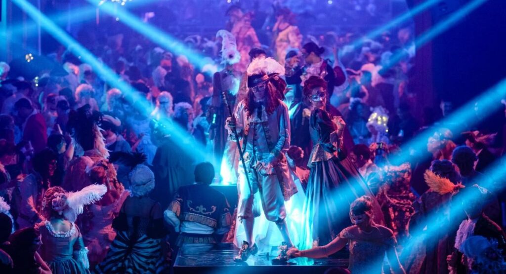 Rave in the Chateau of Versailles.
