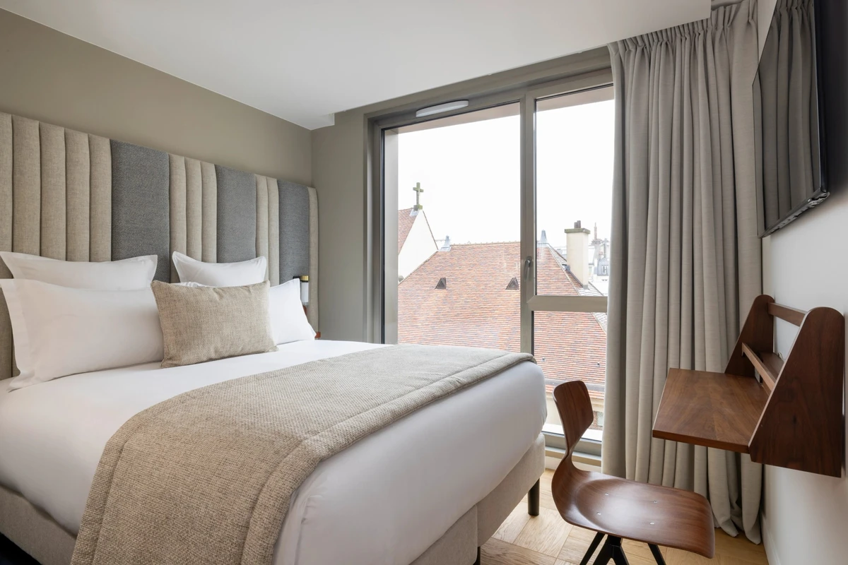 hotel pilgrim near notre dame in paris
