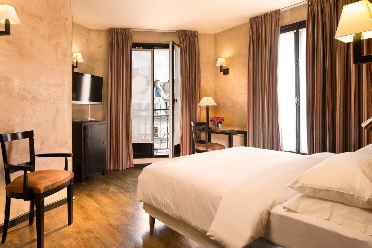 hotel paris near notre dame