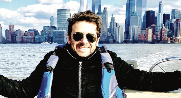 Patrick Bruel against NYC skyline