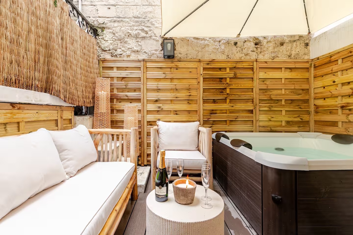Backyard jacuzzi in Paris Airbnb