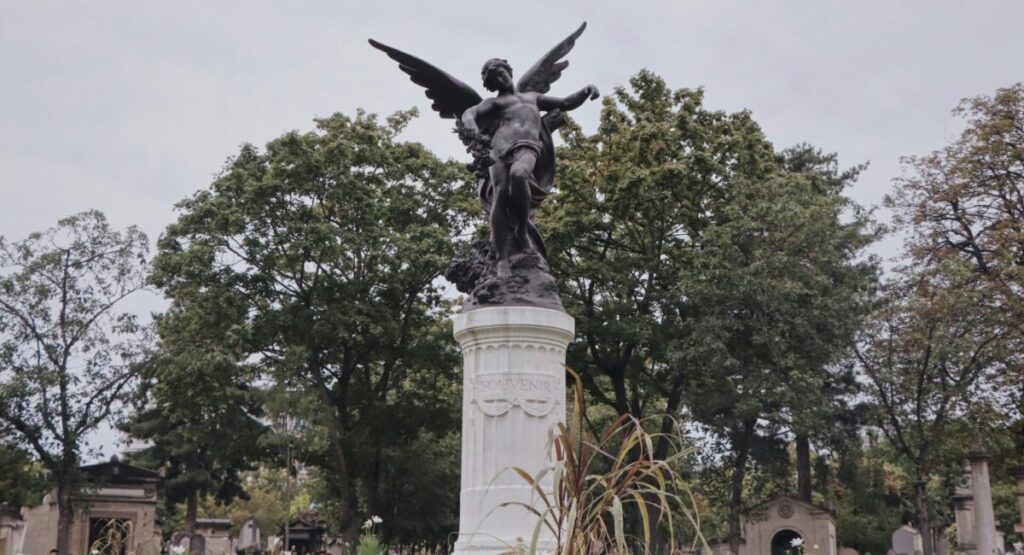 Montparnasse cemetery angel statue