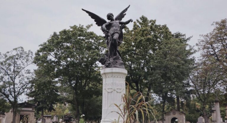 Montparnasse cemetery angel statue