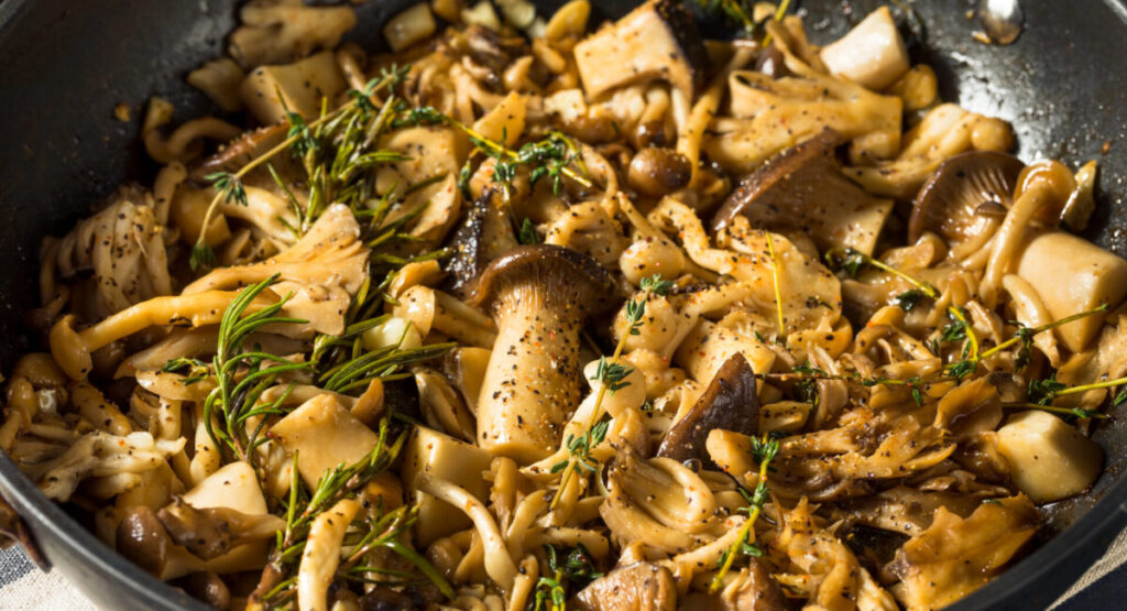 A pan of mushrooms in a saucepan.