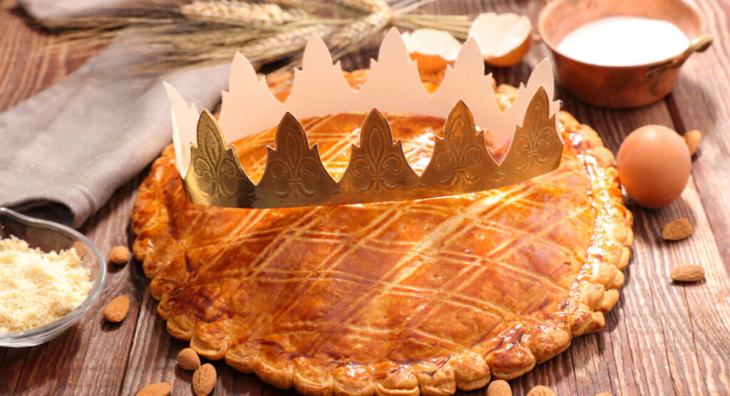 A king cake placed on a table