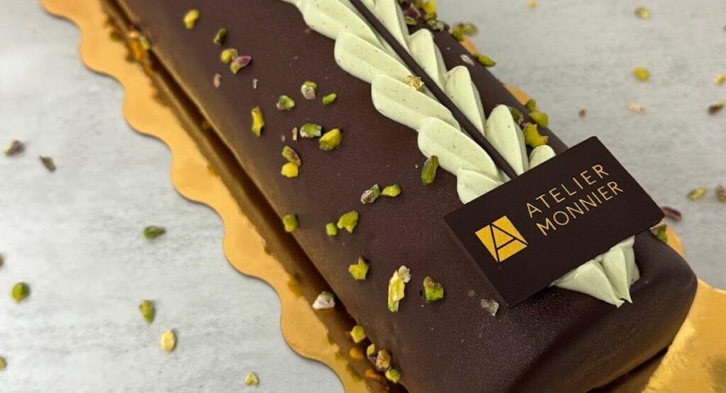 Pistacchio and chocolate Yule log.