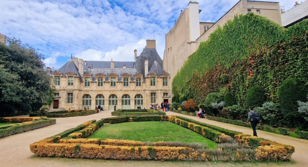 courtyard and garden with grass and trees