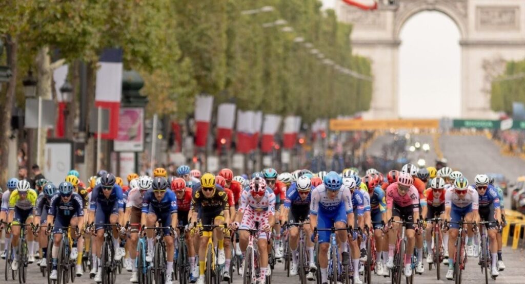 Tour de France cyclists in their final stage on the Champs Elysees.