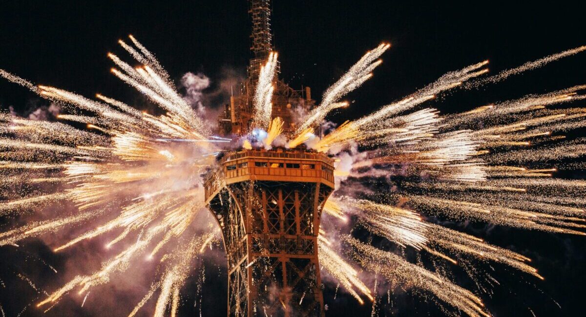 eiffel tower fireworks