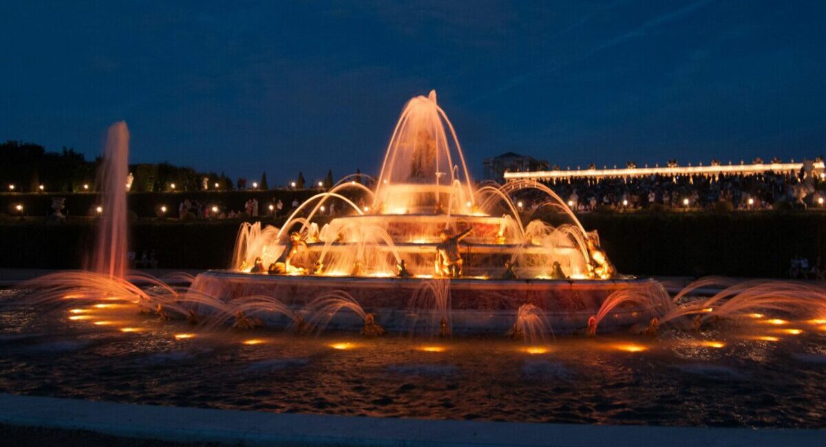 versailles fountain nighttime