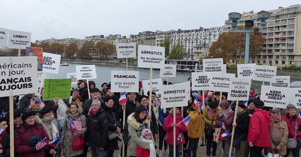 Demonstration by Américains Accidentels in Paris / Photo Credit: Association des Américains Accidentels