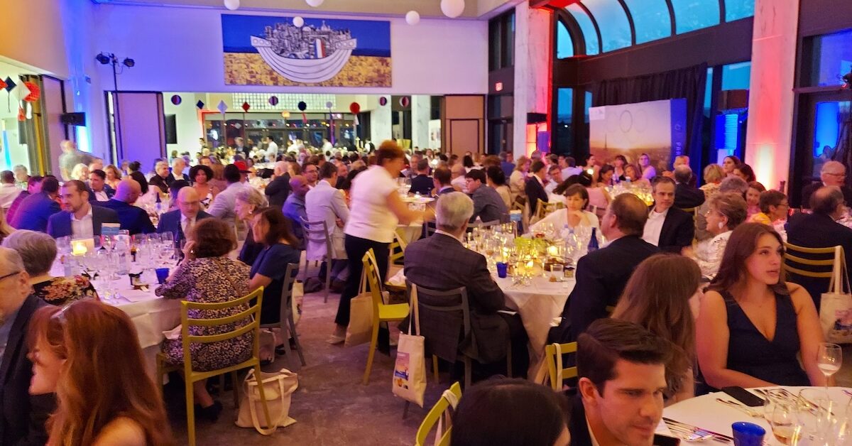 People gathered in restaurant for dinner