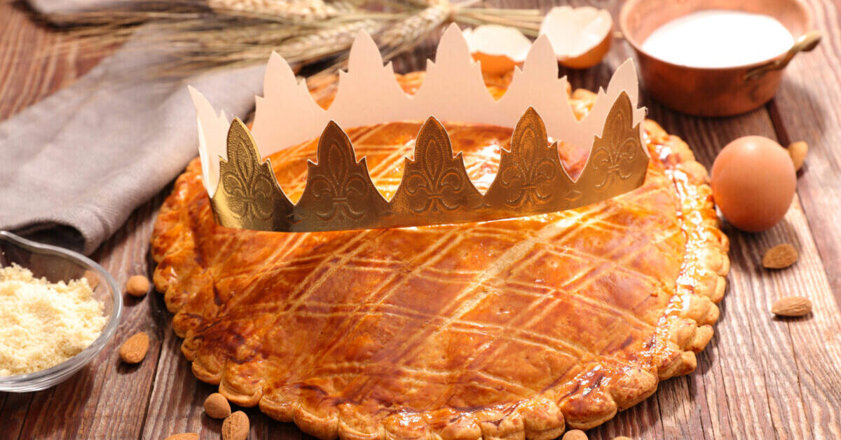 A king cake placed on a table