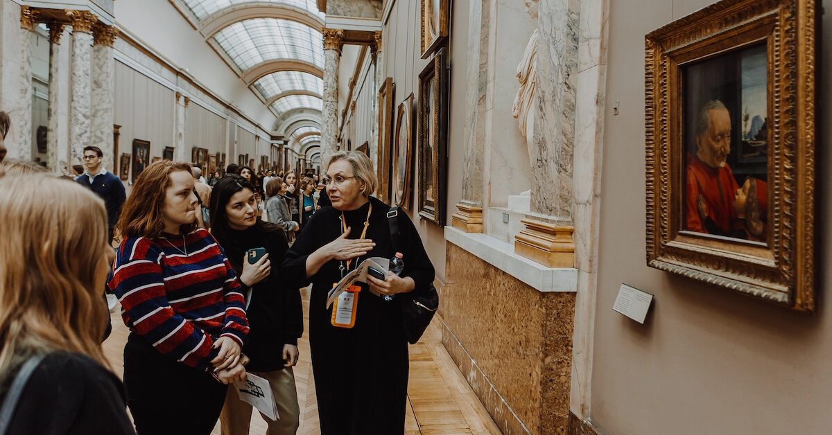 Louvre tour guide with group of people