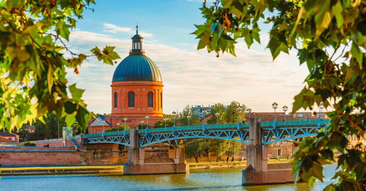 Landscape at sunset along the Garonne river.