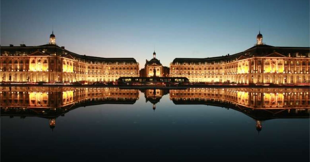 A large body of water with Miroir d'eau in the background