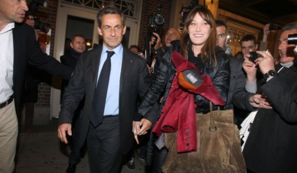 At Nyc Town Hall Carla Bruni Sings Sarkozy Signs Autographs Frenchly