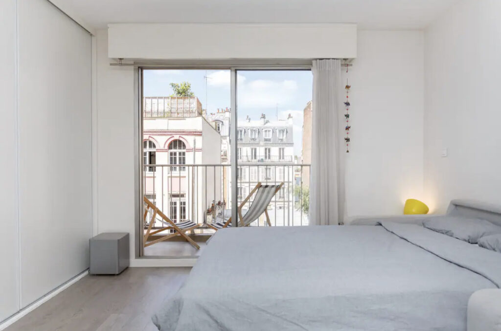 Paris Airbnb Montmartre under 100. 