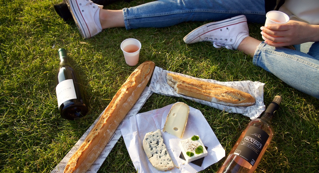 The 8 Best Places to Picnic in Paris