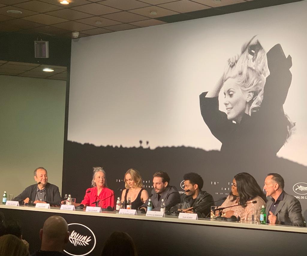 Press conference for The Idol by Sam Levinson. From left to right: Didier Allouch (journalist), Jane Adams (actress), Lily-Rose Depp, Sam Levinson (director), The Weeknd, Da'Vine Joie Randolph (actress), Hank Azaria (actor). 