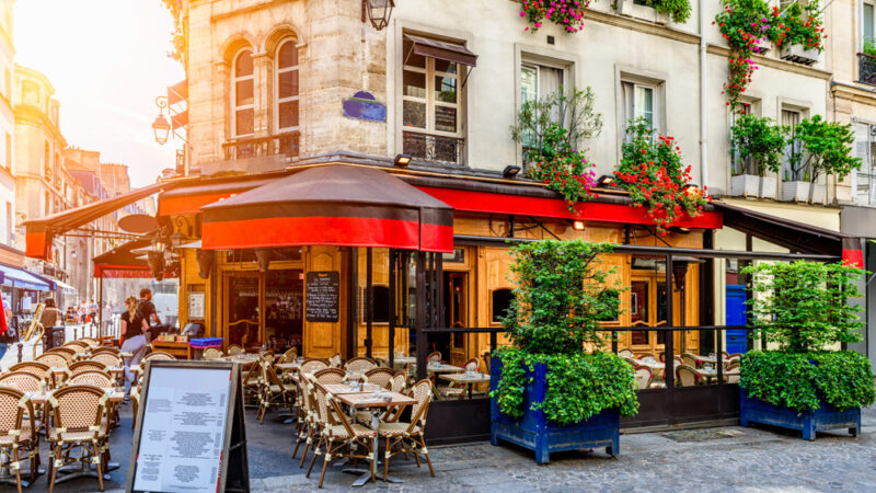 Cozy,Street,With,Tables,Of,Cafe,In,Paris,,France.,Architecture